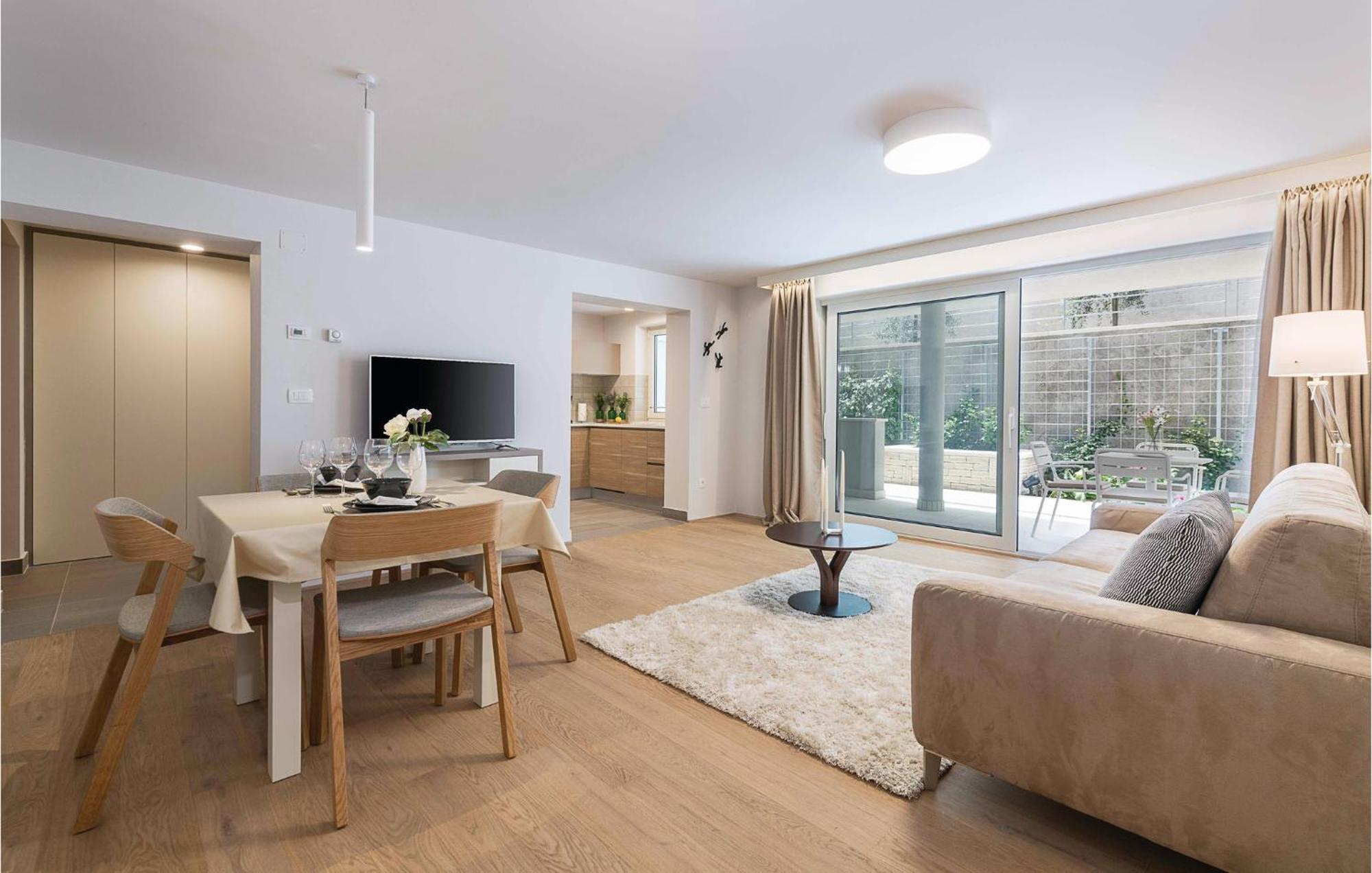 Nice Apartment In Plomin With Jacuzzi Ngoại thất bức ảnh