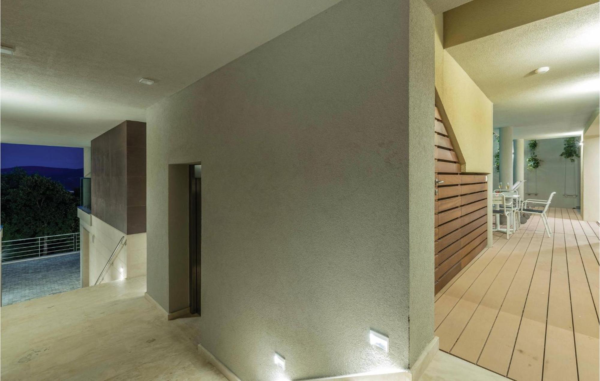 Nice Apartment In Plomin With Jacuzzi Ngoại thất bức ảnh