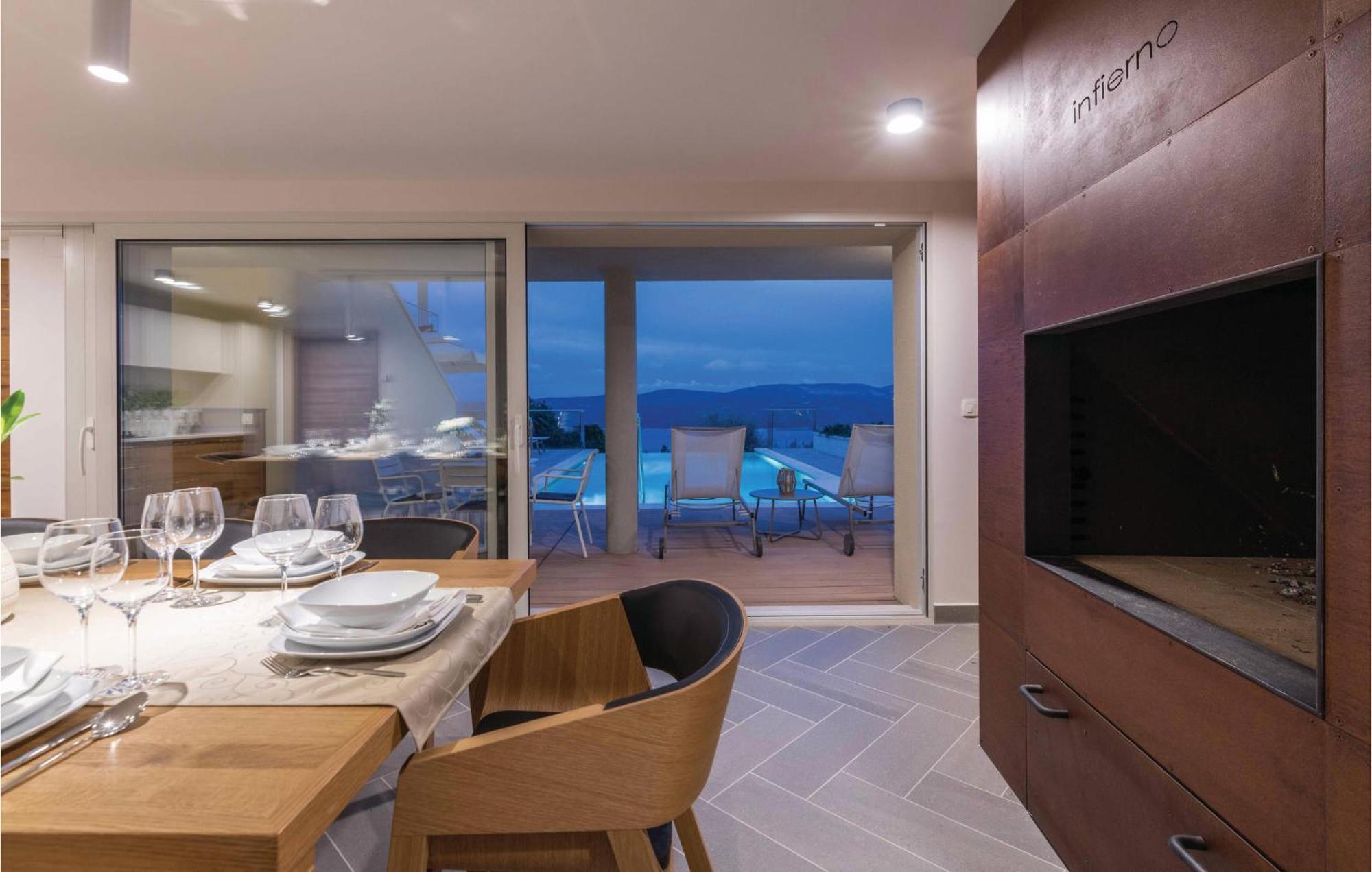 Nice Apartment In Plomin With Jacuzzi Ngoại thất bức ảnh